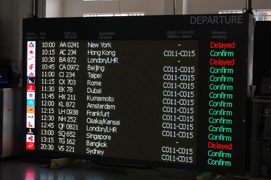 De Vertoning van de de Vluchtinformatie van de P6p12 Luchthaven voor Reizigerspassagier