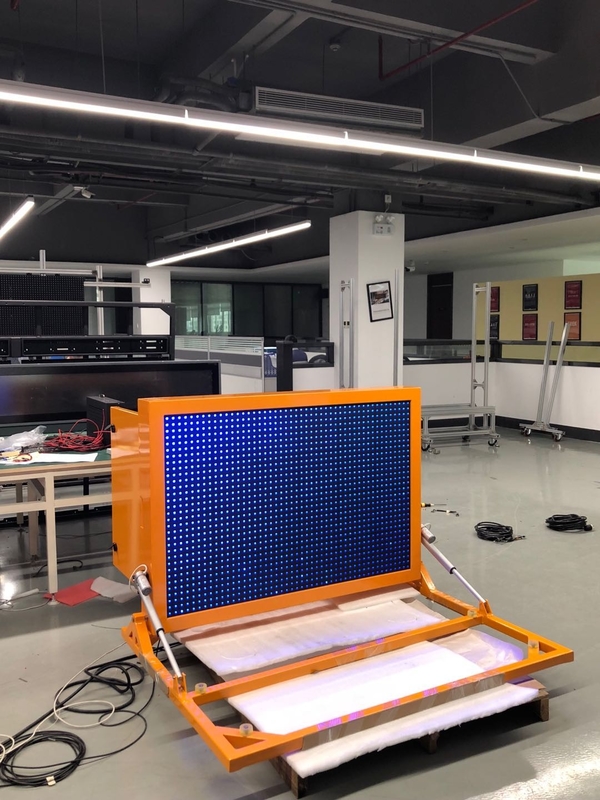Controle van de Tekens Draagbare VMS WIFI USB 4G 5G van de P6p8 P10 de Elektronische Aanhangwagen